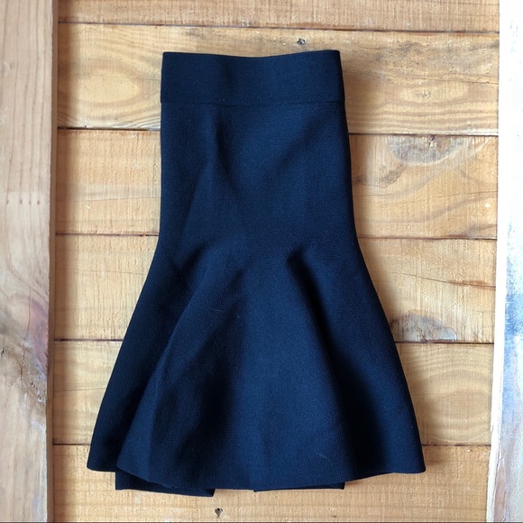 Black mini skirt - Picture 2 of 3